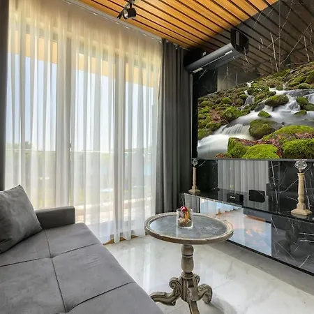 Azur Garden 64 Apartamento Shkorpilovtsi