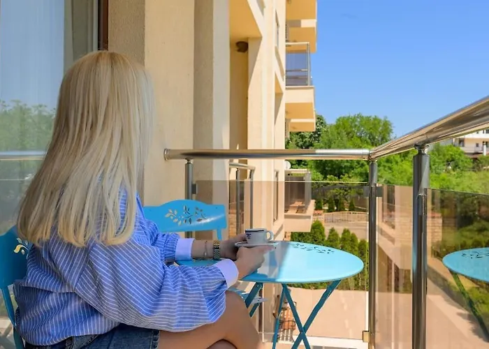 Апартамент Azur Garden 64 *