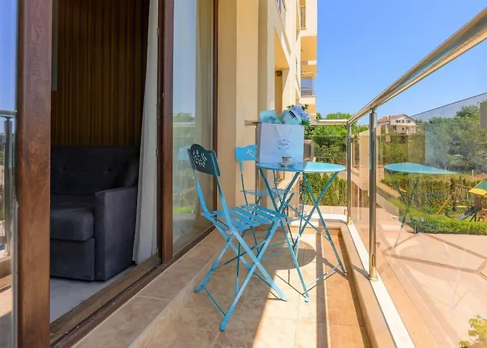 Azur Garden 64 Apartamento Shkorpilovtsi